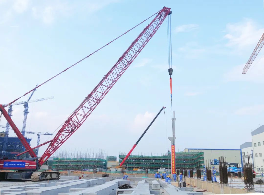 中核五公司圆满完成漳州核电厂首根混凝土预制柱吊装